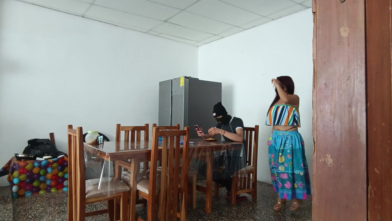 Goky: Zondige meid spreidt haar mooie poesje open