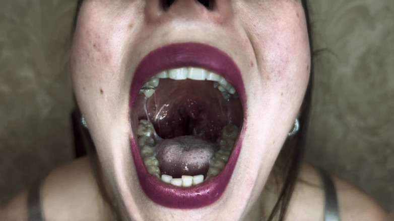 Hottie goddess: Labbra sapiente di mucus con il rossetto e sputa in...