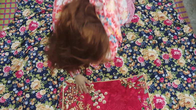 Sairaxsaim: パキスタンの美しい隣人の妻が若い大学生を家に招く