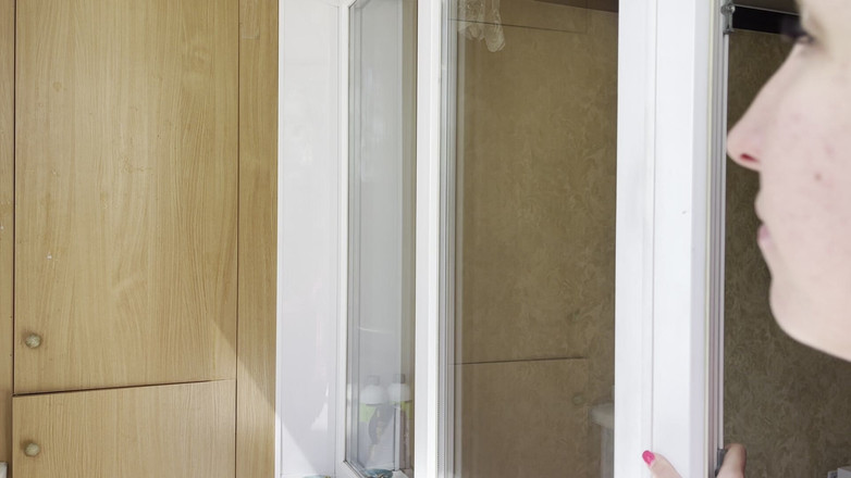 Hottie goddess: Cewek sange ini lagi asik muasin memeknya pakai ludah sampai...