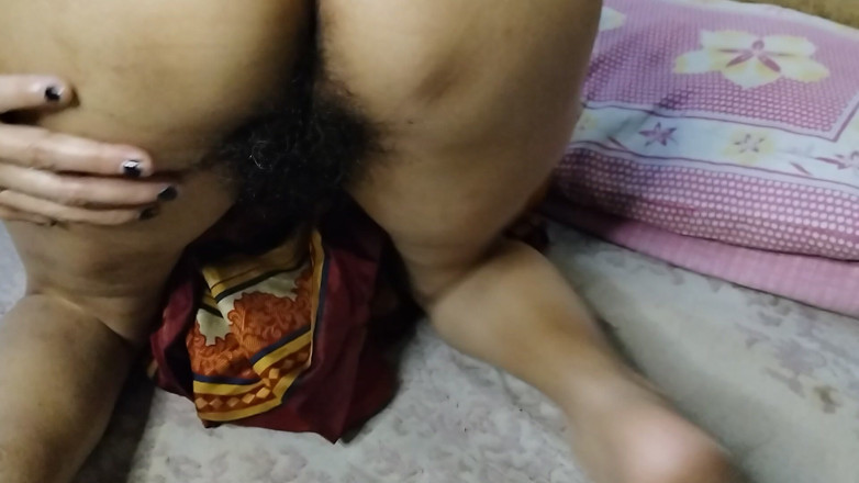 Anar Kali: La tía india disfrutó del sexo poniendo el dedo en...