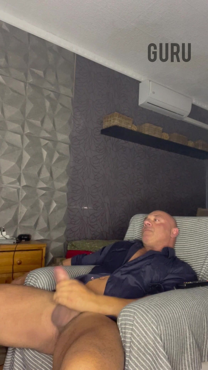 Mr. Guru: Paja solo en casa, me gusta esta camisa