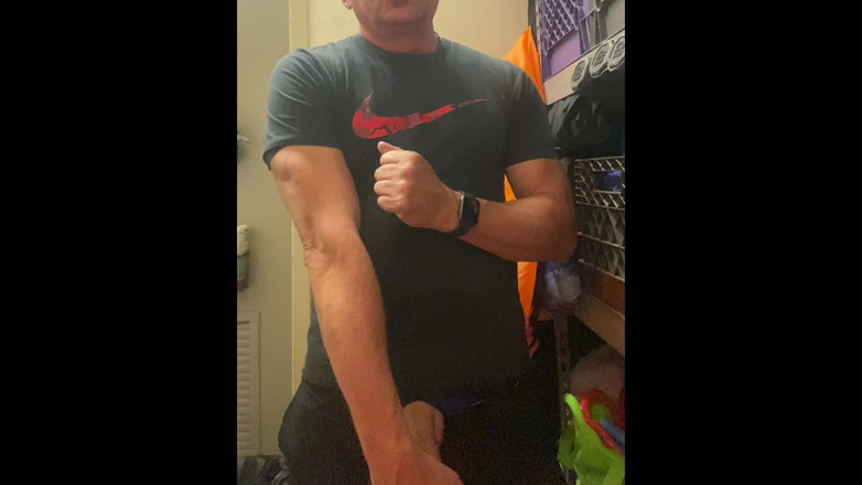 JockDad87: Jockdad87 yang lagi sange muncrat di antara kelas-kelas