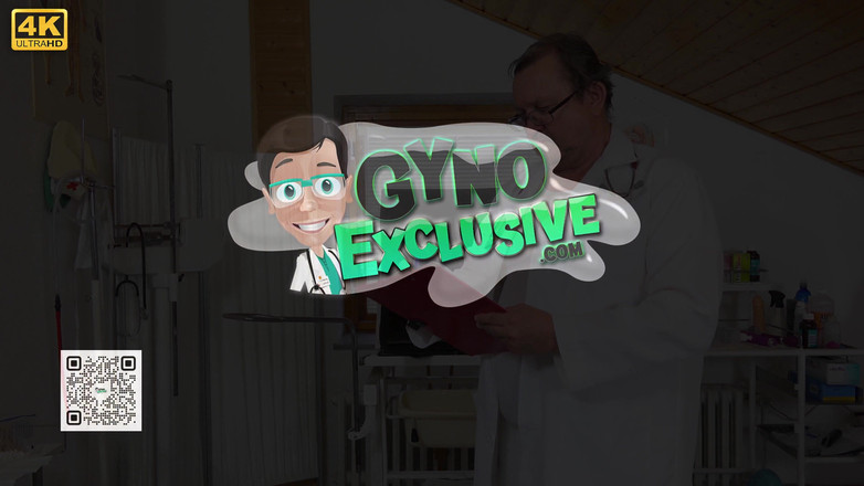 Gyno Exclusive: Barbie Esm, star du porno siliconée, jouit avec une machine à...