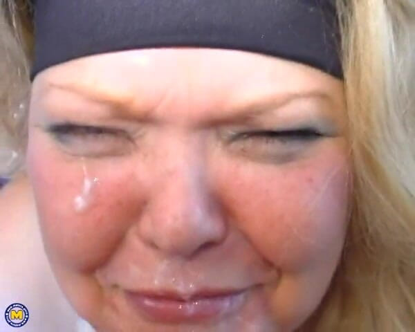 Mature NL: Blonde BBW Takes It All
