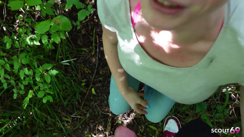 Scout69: 緑の瞳を持つドイツのジンジャーガール、リスキーな公共視点で見知らぬ人にセックス