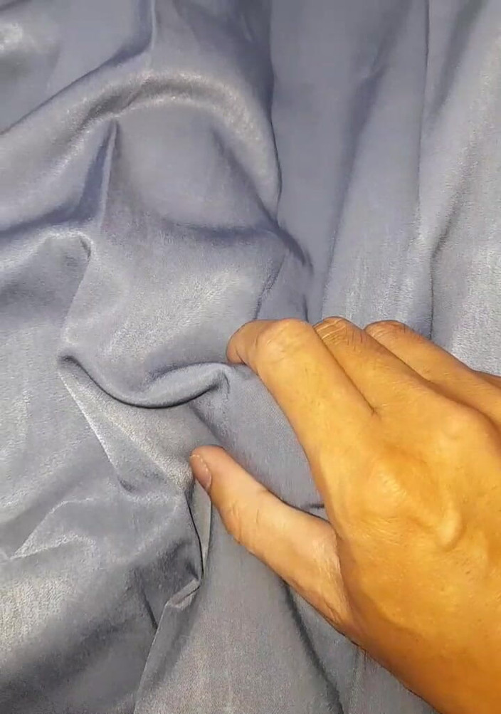 Naomisinka: Masturbuje s šedou vysokoškolskou sukní (rok Abú Sma)