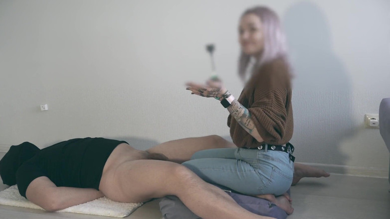 Amateur_fetish: cbt 1 | Balls squeeze and punching