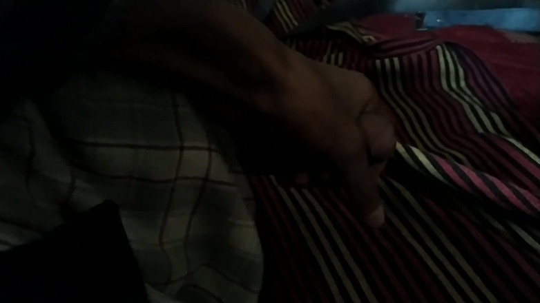 Desimast7: Cowok Bed_horny dicrot sperma kontol besar