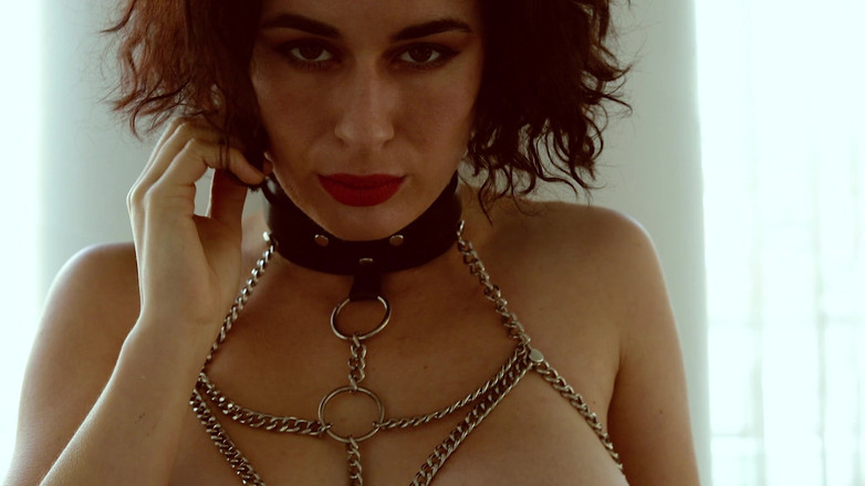 Black Label Magazine: Setkání v apartmá s Olive Glass