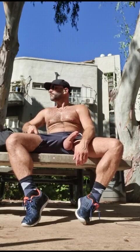 Zack f: Typ traf seinen schwanz, öffentlicher park, sonniger tag