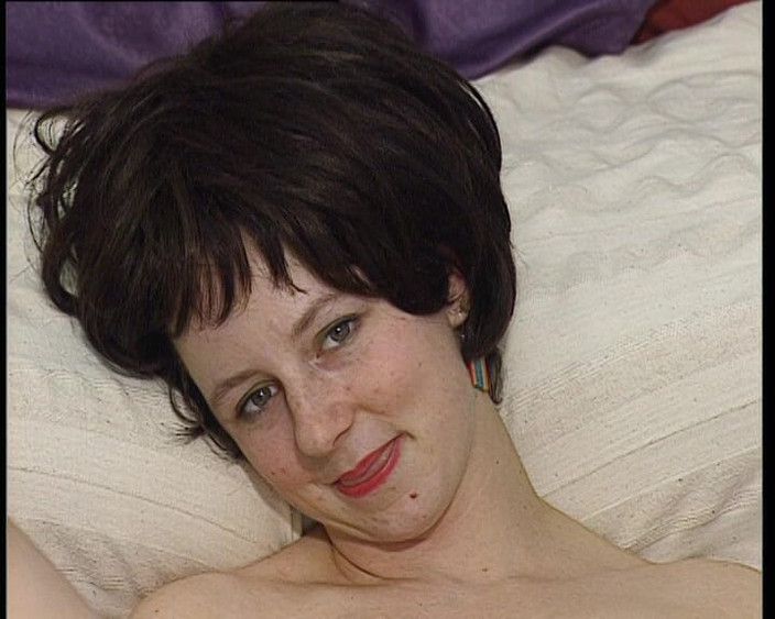 YOUR FIRST PORN: Martina muy peluda se muestra un clip íntimamente suave