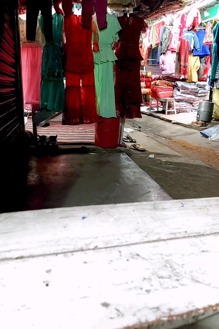 Sissy Bisexual: ランジェリーを所定の位置に交換する