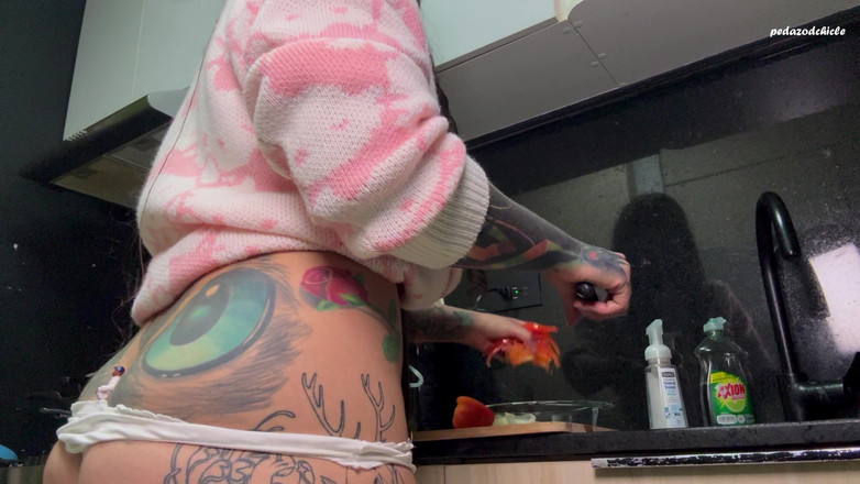 Pedazodchicle: Uriașa te bătăușește și te ia cu spărgătorul ei de cur