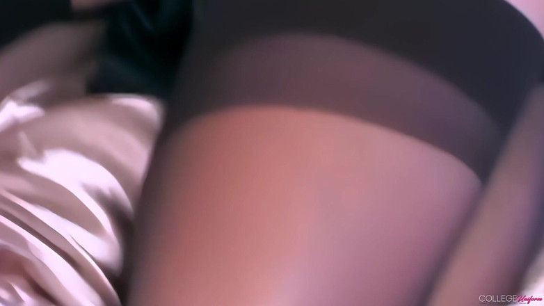 College Uniform: Відео за лаштунками за участю Лілі С