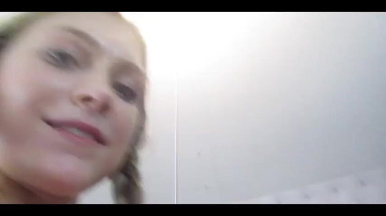 Siswet: Pissing in My Ballerina Outfit