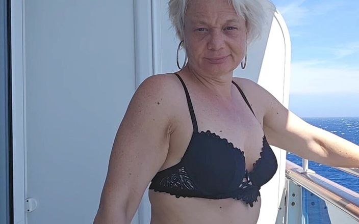 Sofy13: Ahoj, jsem zpět na plavbě. Doufám, že se máš dobře