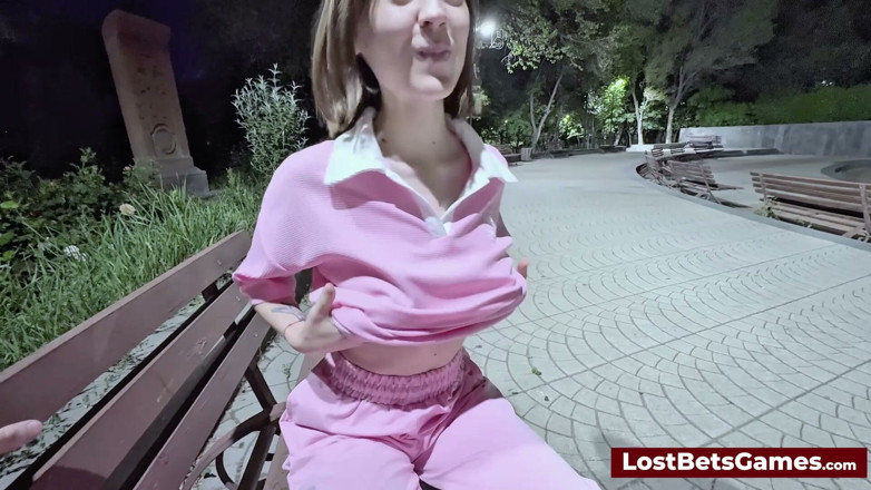 Lost Bets Games: Nancy aur Dylan strip uno men taaja oorja laati hain