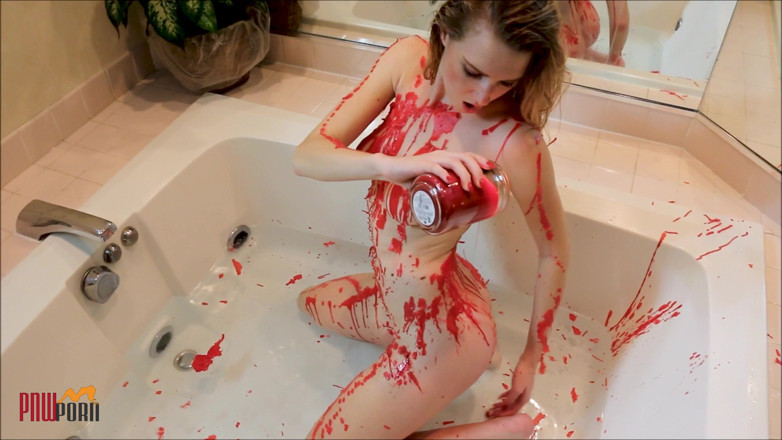 PNW Porn: Hot Wax dalam tab mandi panas