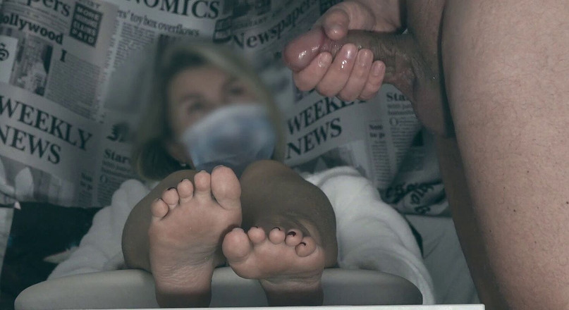 Amateur_fetish: De impotente man probeerde zijn slappe lul op de voeten...