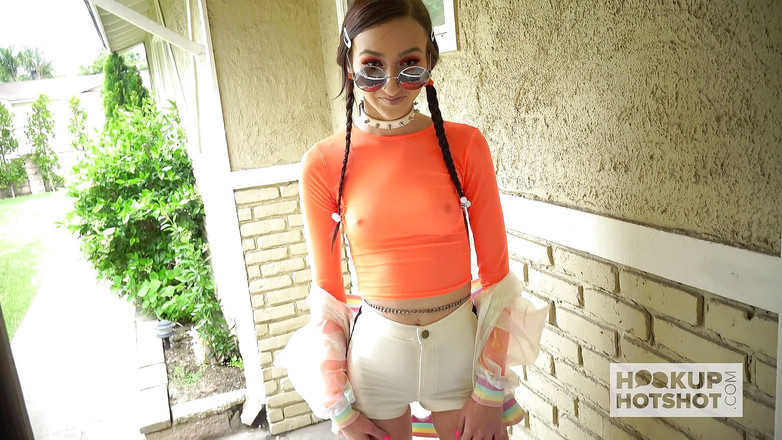 Hookup Hotshot: 苗条的后尾辫少女carmen rae被搭讪热辣