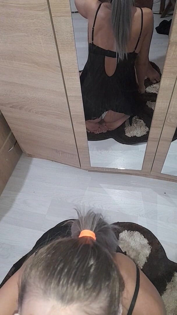 Audrey: La matrigna amatoriale ha sorpreso il figliastro a masturbarsi e...