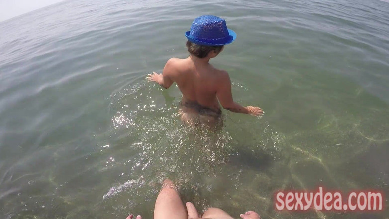 King of datass: Трах sexydeas на пляже в видео от первого лица