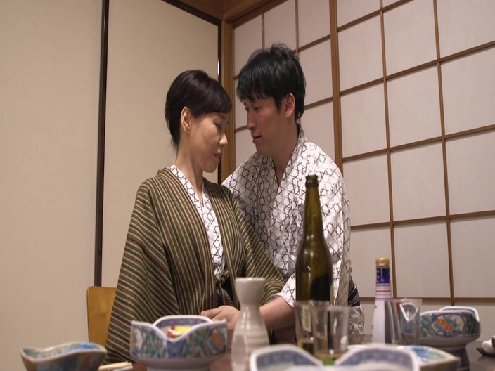 MBM3988: Venkovní koupel Sex s mým zeťem, který je oklamán touhou...