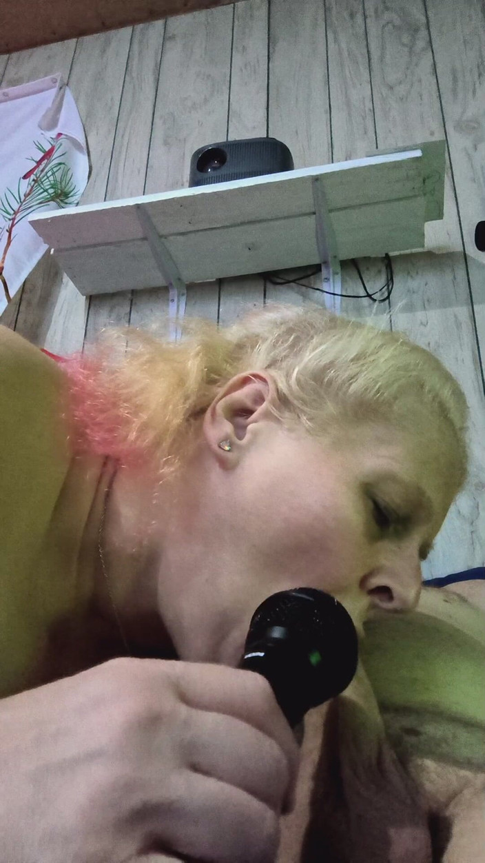 HerculesnVENUS: Asmr голосно трахає свою пизду раком з гордістю