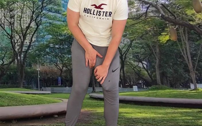Lucas Nathan King: 穿着灰色运动裤的公共场合射精