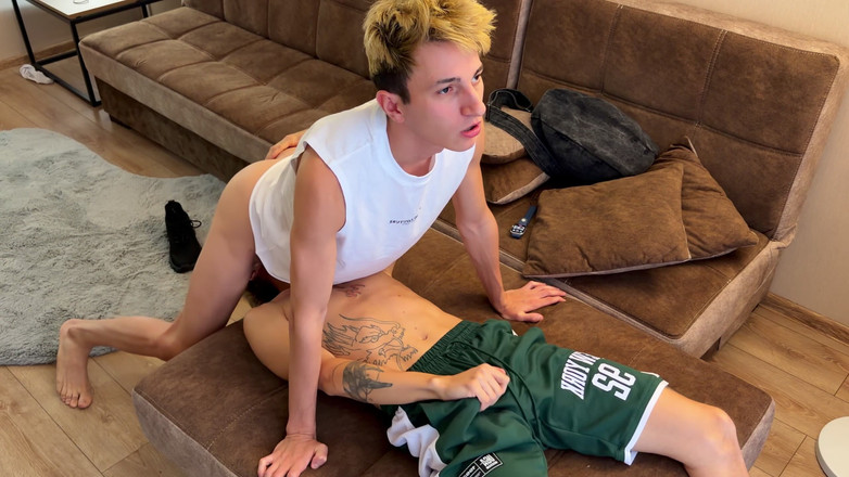 Ethan Lestray: 파트 2 트윙크의 입에 큰 딱딱한 남자와