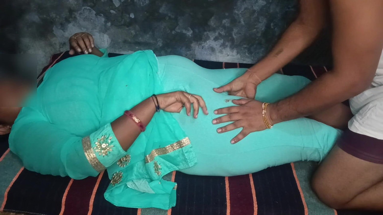 Yourgeeta8899: Ho scopato mia zia in camera da letto mentre lei...