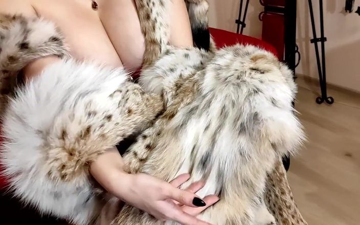 Princess18: My newest fur fetish sexy video! Sexy Goddess play with...