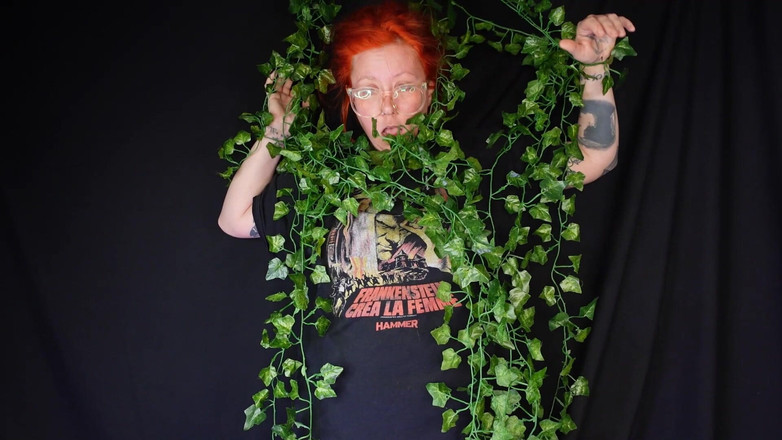 Deanna deadly: 道具葡萄藤变成现实，让我卡住并挣扎！