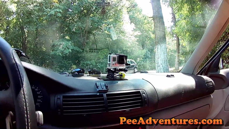 Pee Adventures: Girl play in the car
