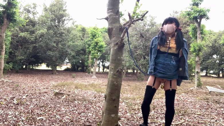 megu2002: Nezávislý trénink č. 34 Těsná sukně s vyhrnutou podprsenkou, odhalená chůze