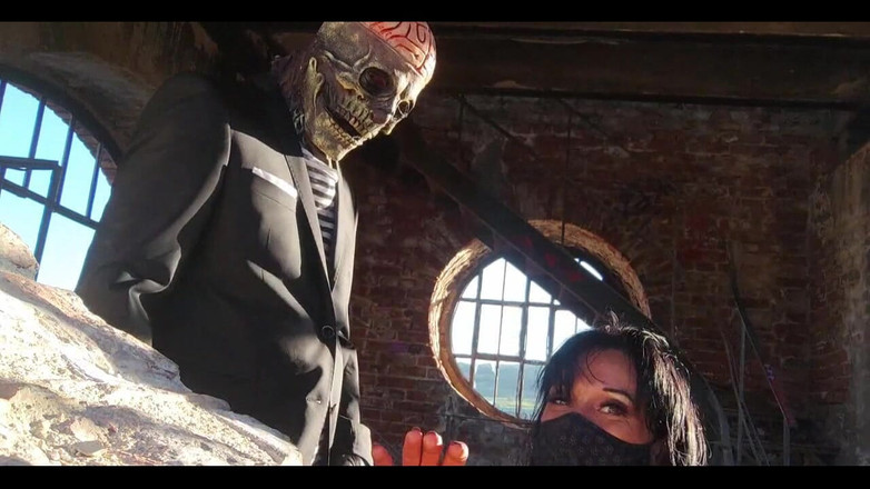 Miss Lilith devil: Bahagian 2 Berkongkek dengan Zombie