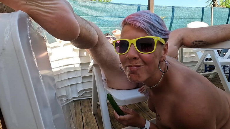 bekycarril: 오이로 페깅하는 동안 자지와 공을 빨아