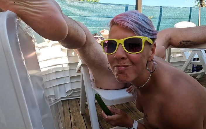 bekycarril: Chupando polla y bolas mientras se folla con un pepino