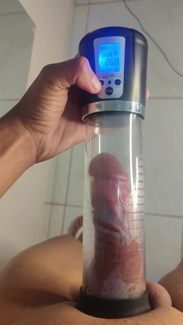 Greedy truck: Testování mé nové pumpy na penis v 8K, 24fps