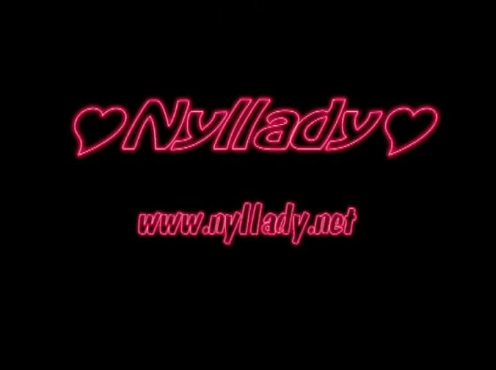 Nyllady: Gioca con le scarpe al centro commerciale