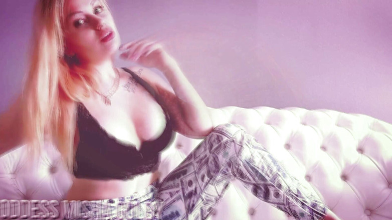 Goddess Misha Goldy: 喫煙はcum-p a yカウントダウンで魅了!