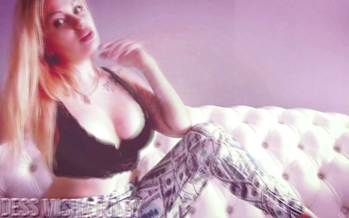 Goddess Misha Goldy: Rökning fascineras med cum-p en y nedräkning!