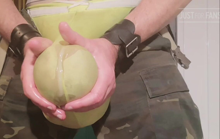 Monster_Meat_: 用我的xxxlarge肉插入莱卡装备