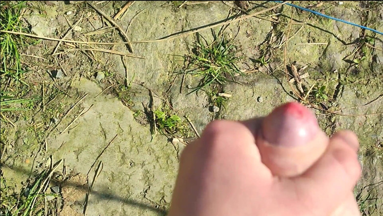 Sara B: Jerk and pee in the garden (POV)