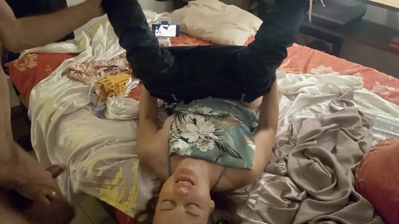 Sexy O2: 1060 06 - 穿着缎面内衣丁字裤的白人荡妇吮吸、舔舐、做爱、穿丝袜、高跟鞋