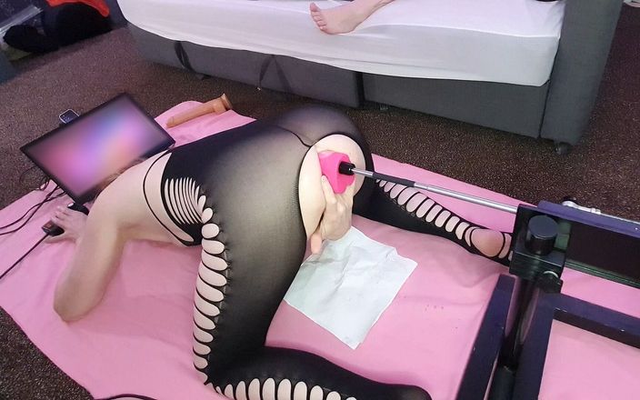 Spike Essex: Seksowna milf Lisa Anal Dildo zabawa na pieprzonej maszynie