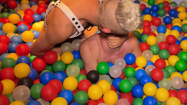 Project Y studios: Twinks ve taşakları