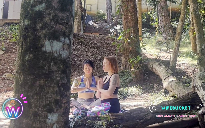 Wifebucket: Wifebucket amatur - teman wanita dan teman wanitanya melakukan helah pada...