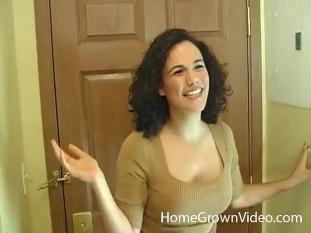Homegrown Video: Zayda fucks to compensate the rent
